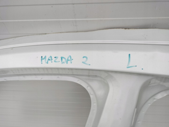 SEUIL CÔTÉ POTEAU QUART GAUCHE MAZDA 2 19R