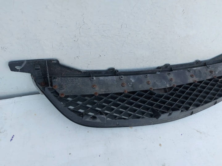 MAZDA 626 GRILLE CALANDRE