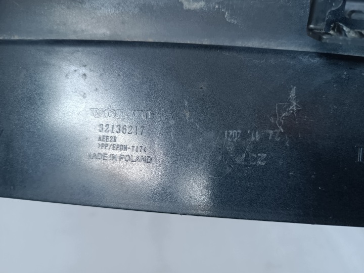 VOLVO XC60 II LIFT R-DESIGN DOUBLURE BOUCHON PARE-CHOCS ARRIÈRE 32136217