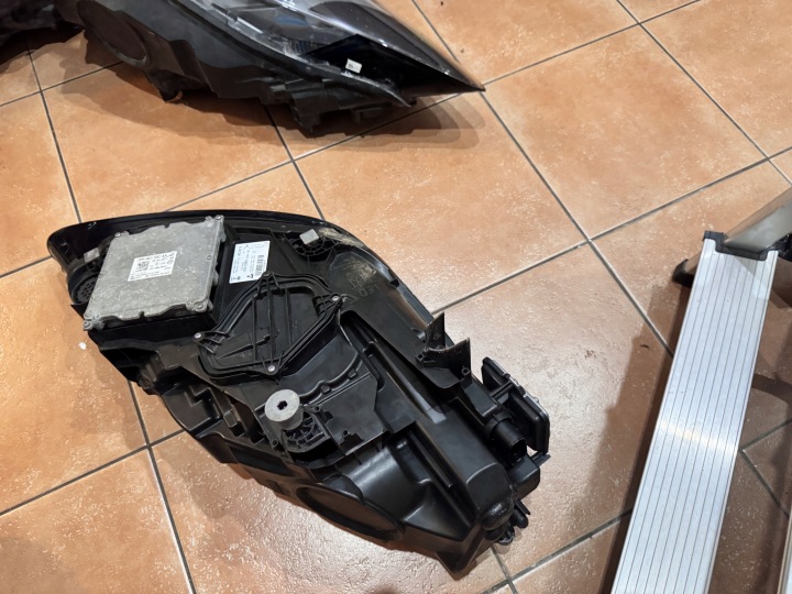 PORSCHE CAYENNE 9Y MATRIX GTS PHARE GAUCHE PARFAITE