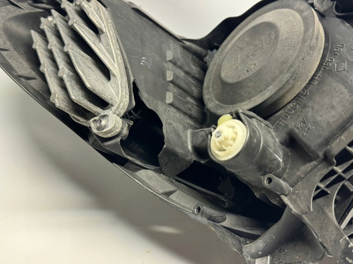RENAULT KADJAR PHARE GAUCHE AVANT LED EUROPE 260605720R
