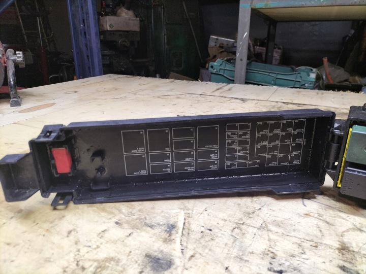 BOÎTE FUSIBLES JEEP GRAND CHEROKEE WJ 3.1 TD 99-04
