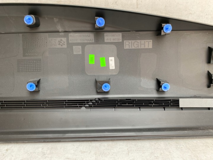 PEUGEOT 3008 II 2 16- MOULURE PORTES DROIT ARRIÈRE 9811597177