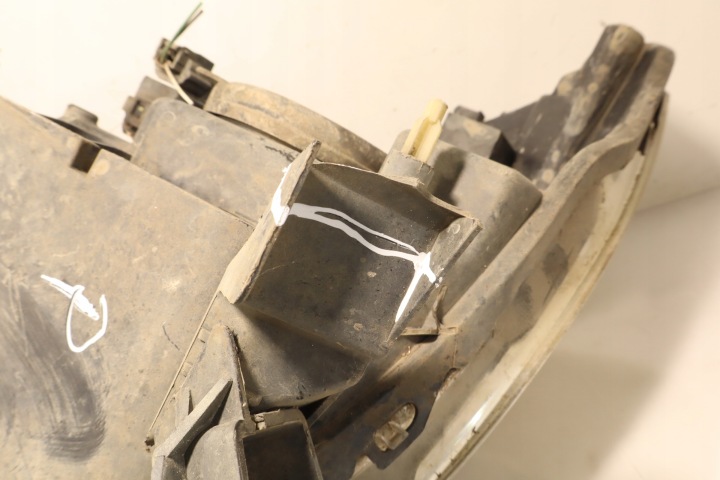 PHARE DROITE AVANT RENAULT CLIO III