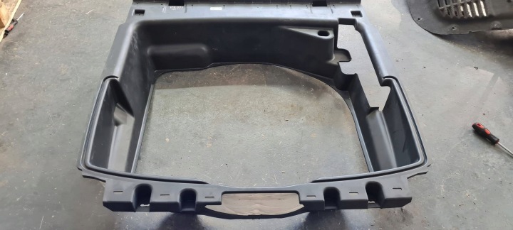 JEEP GRAND CHEROKEE WL 2022 INSERT PROTECTION NICHE COUVERCLES DE COFFRE ARRIÈRE P68360209AC