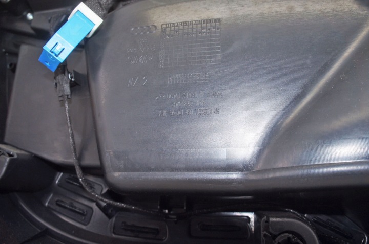 VD292 AUDI A4 B9 COLLECTEUR PORTES DROIT AVANT 8W0867118 64410676 811219624 EUROPE