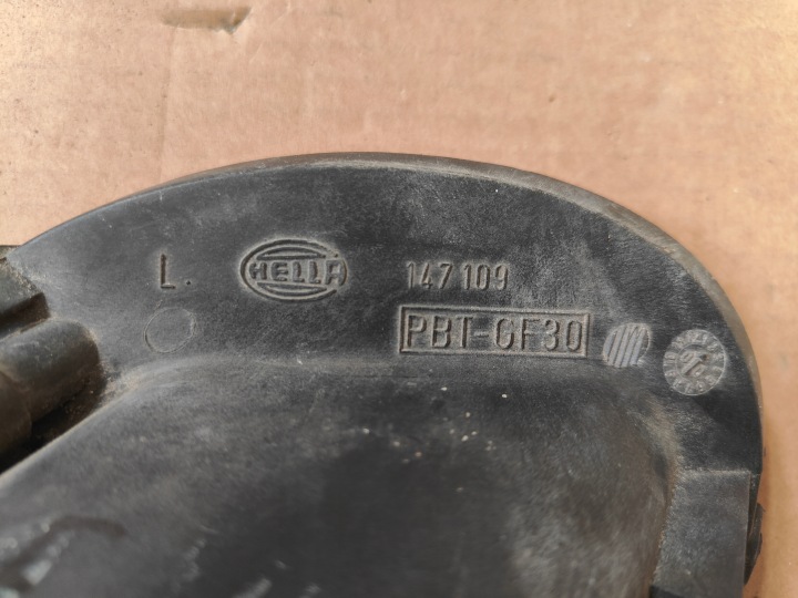 PHARES ANTIBROUILLARD GAUCHE FORD MONDEO I 147109 HELLA