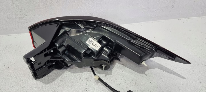 PHARE GAUCHE ARRIÈRE ARRIÈRE MAZDA CX80 CX-80 24-