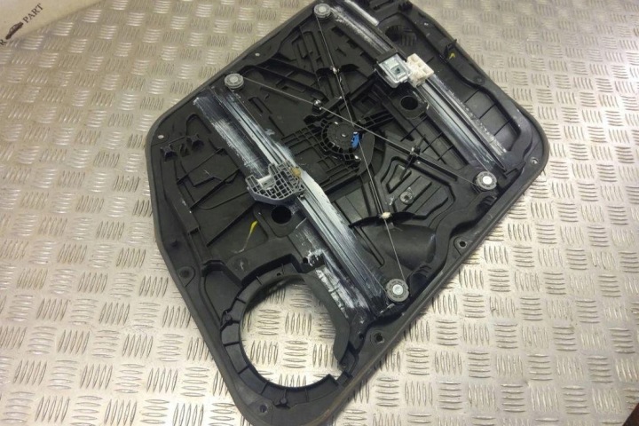 ÉLÉVATEUR VITRES ARRIÈRE GAUCHES PORTES KIA SPORTAGE V (NQ5) 82470F1530 1.59L
