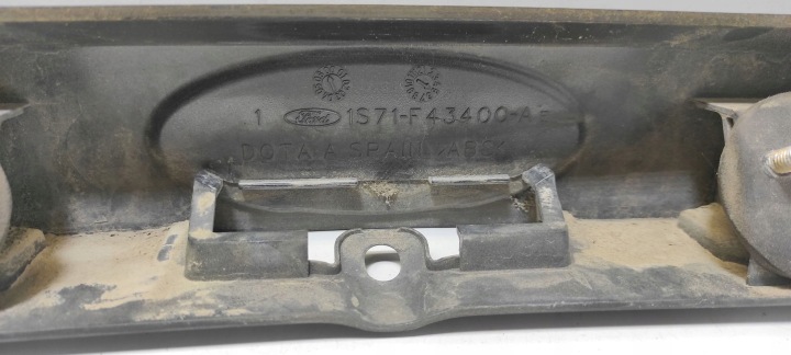 FORD MONDEO MK III 2002 MOULURE ÉCLAIRAGE ARRIÈRE CADRE DE PLAQUE D'IMMATRICULATION