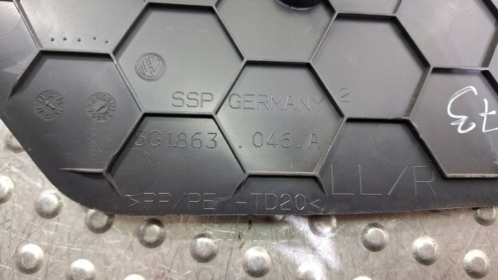 PROTECTION TUNNELS DROITE 5G1863046A VW GOLF VII
