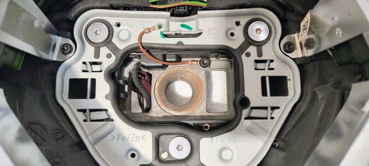 VOLANT MULTIFONCTIONNELLE MERCEDES B CLASSE W246
