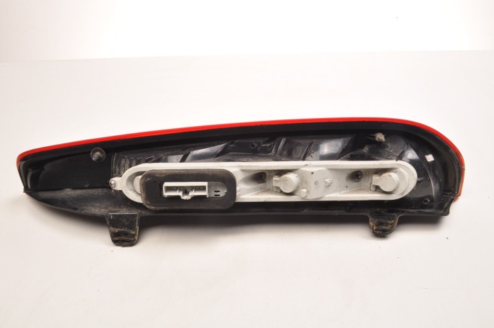 FORD FOCUS MK2 LIFT PHARE GAUCHE ARRIÈRE GAUCHE ARRIÈRE UNIVERSEL 8M51-13405-C