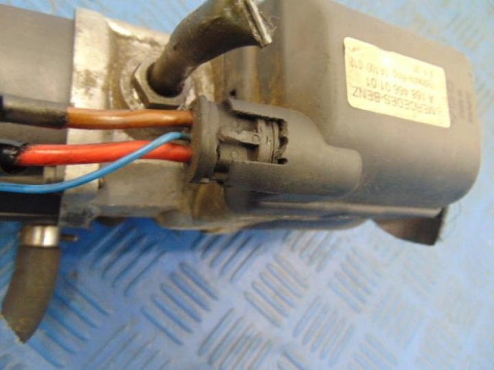 MERCEDES W168 POMPE AMPLIFICATEUR A1684660101