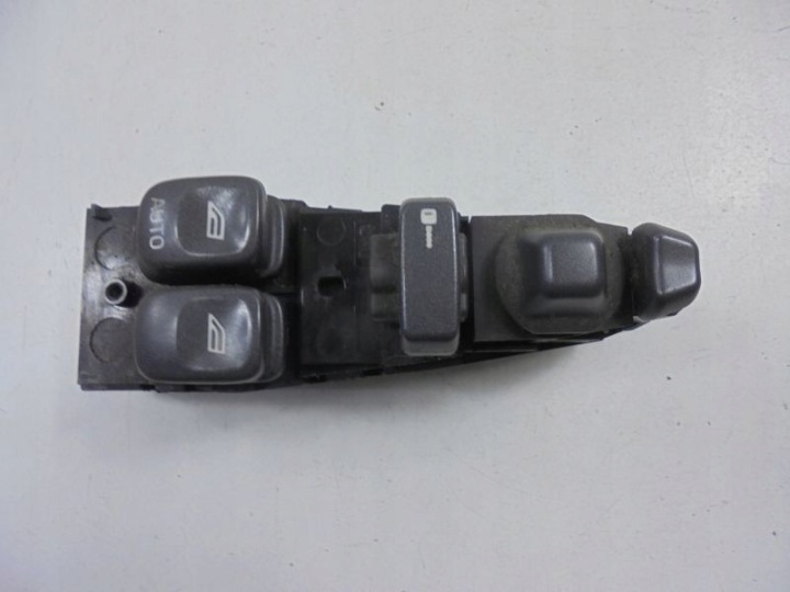 VOLVO V40 I COMMUTATEUR VITRE AVANT GAUCHE RESTYLAGE 30889749