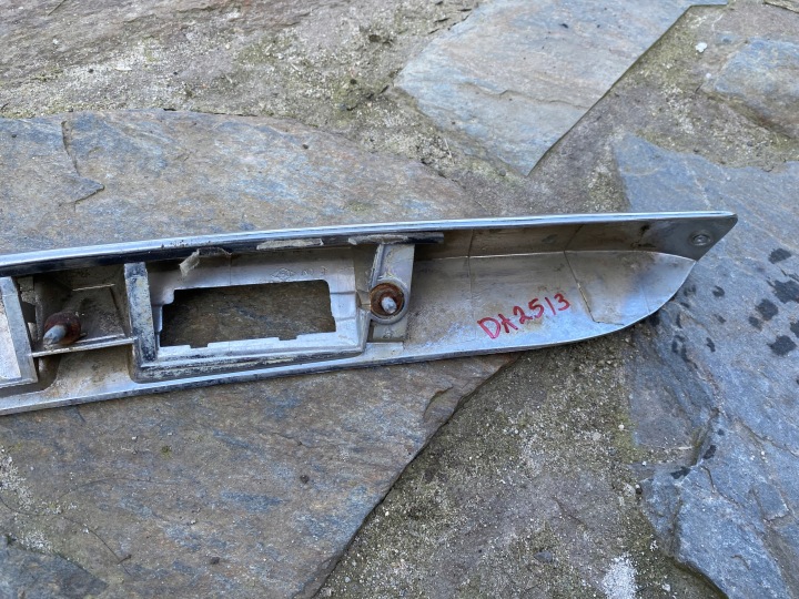 RENAULT LAGUNA III MOULURE CHROME COUVERCLES DE COFFRE ARRIÈRE UNIVERSEL 848100004R ORIGINAL