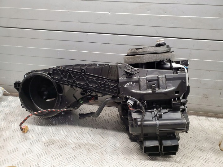 AUDI Q3 8U 8U1820003D AVANT CÔTÉ DROITE CHAUFFAGE