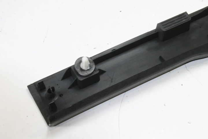 MOULURE PROTECTION SEUIL DROITE AVANT FORD ESCAPE III