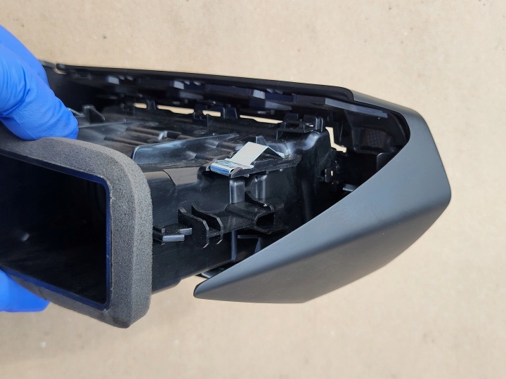 GRILLE CONDUIT D'AIR AVEC CONSOLES VENTILATION DROITE AUDI A3 8Y OE EUROPE 8Y1820902A