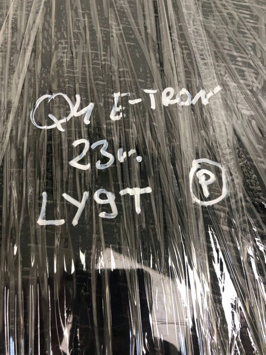 SPOILER SPOILER COUVERCLES DE COFFRE COUVERCLES DE COFFRE LY9T AUDI Q4 E-TRON 89A827933