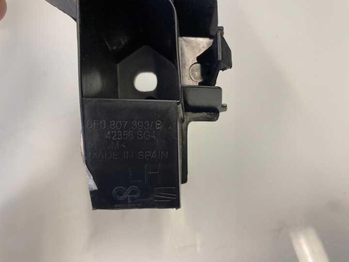 GLISSIÈRE FIXATION PARE-CHOCS GAUCHE ARRIÈRE SEAT IBIZA V 6F0807393B NEUF OE