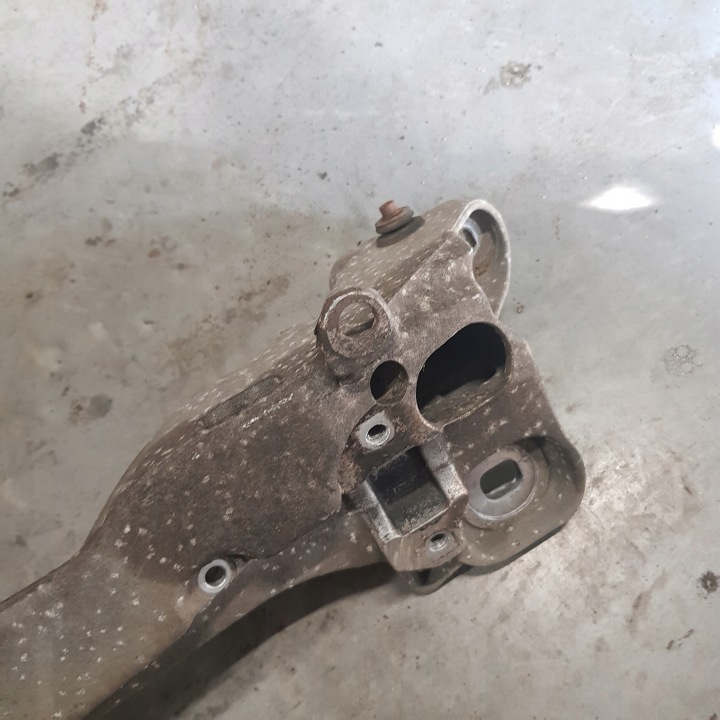 GD AUDI A8 D3 POUTRE SUPPORT MOTEUR 4E0199205K