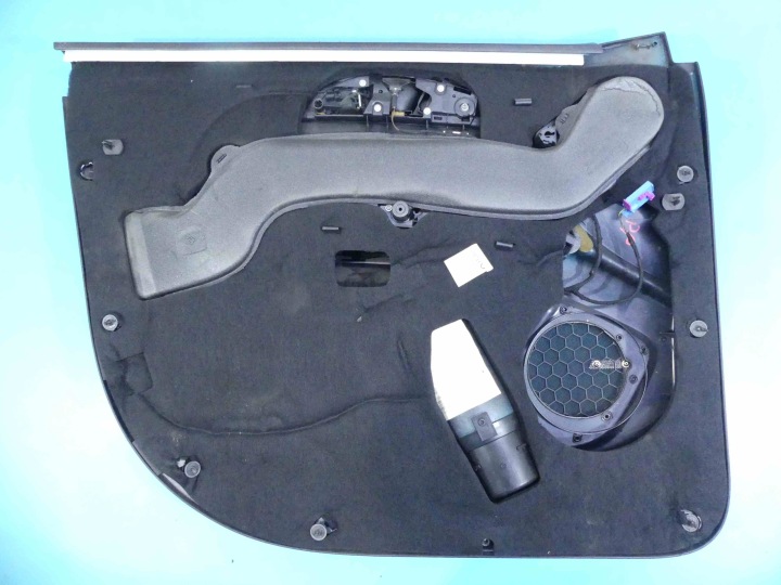 GARNITURE COLLECTEUR AVANT DROIT AUDI Q7 4L0863979