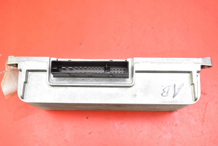 AMPLIFICATEUR RADIO 8T0035223AB AUDI A4 B8 07-11