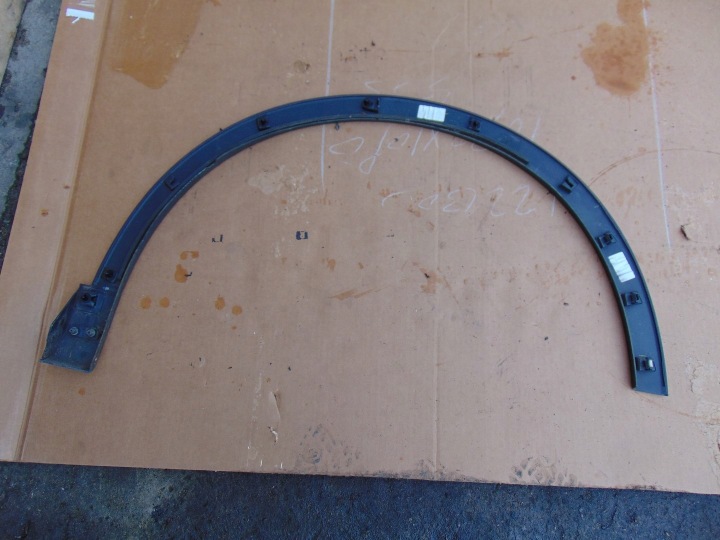 REVÊTEMENT GARDE-BOUE GAUCHE AVANT AUDI Q3 II 83A853717
