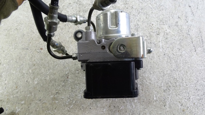 R63 KAWASAKI GTR 1400 10-14 POMPE ABS DE FREIN FREINS