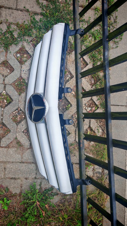 GRILLE CALANDRE RADIATEUR MERCEDES W251 R CLASSE A2518800383