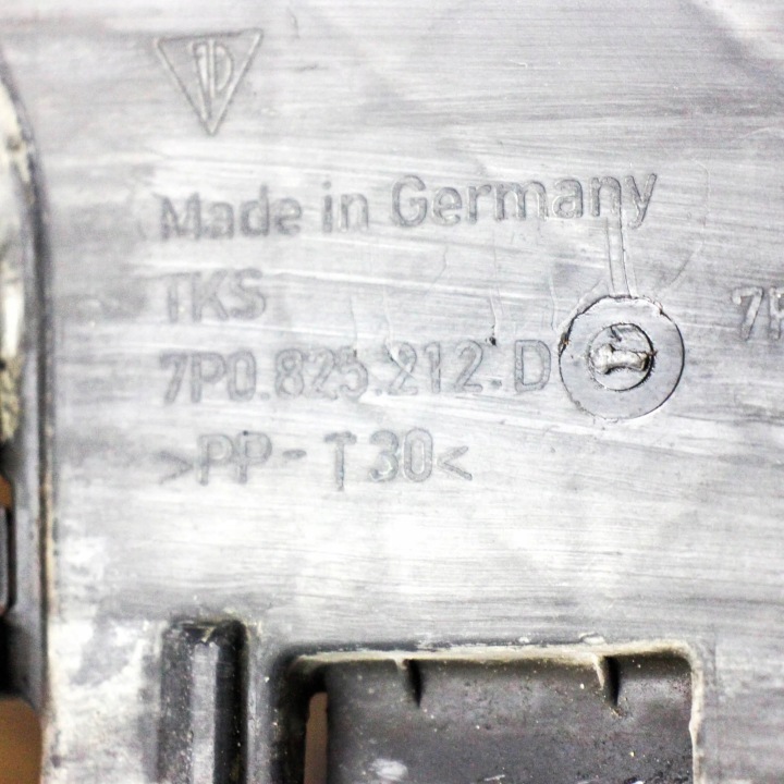 PORSCHE OE 7P0825212D PROTECTION MOTEUR INFÉRIEURE