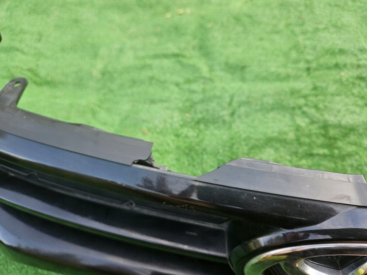 GRILLE CALANDRE PARE-CHOCS AVANT TOYOTA HILUX VIII 20-