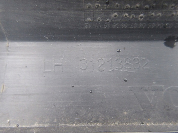 VOLVO S40 V50 MOULURE PORTES GAUCHE AVANT 31213832