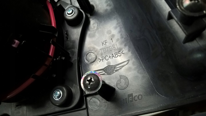 GENESIS GV80 7-OS 2020- ACCOUDOIR GAUCHE ARRIÈRE OE 85737-T6500