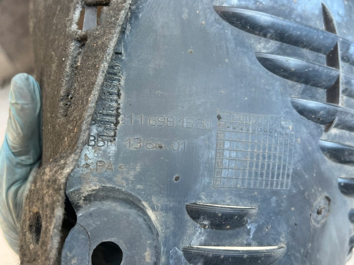 PASSAGE DE ROUE GAUCHE ARRIÈRE MERCEDES W211 A2116981530