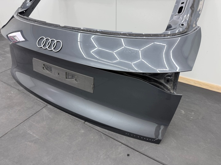 AUDI Q5 III 8M 2024R-- COUVERCLES DE COFFRE COUVERCLES DE COFFRE ARRIÈRE ARRIÈRE