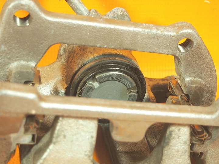 AUDI A5 8T LIFT 50KM ÉTRIER DE FREIN DE FREIN ARRIÈRE GAUCHE 300 8K0615405AE