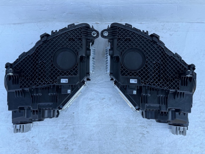MERCEDES GLC 254 W254 X254 ENSEMBLE PHARE AVANT A2549066702 A2549066802