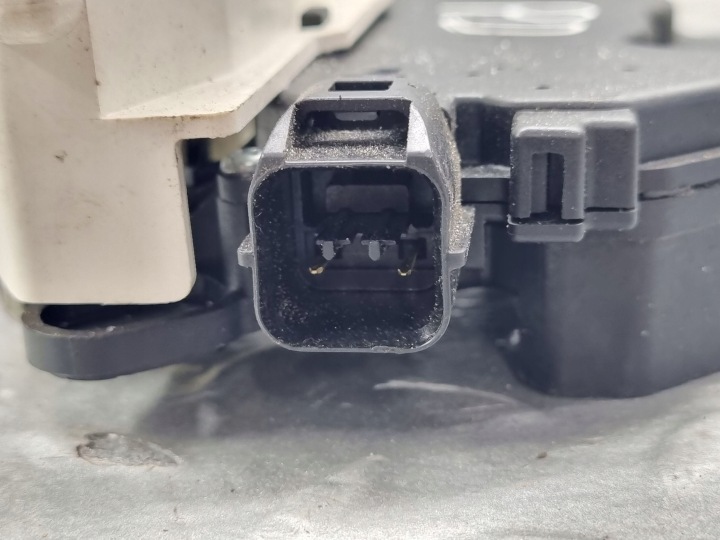 SERRURE DE PORTE AVANT AVANT CÔTÉ DROITE MITSUBISHI OUTLANDER MN167831