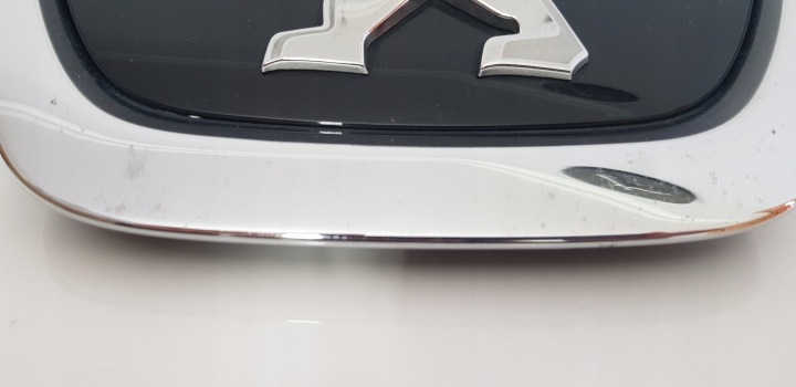 PEUGEOT PARTENAIRE LOGO GRILLE 9800313877