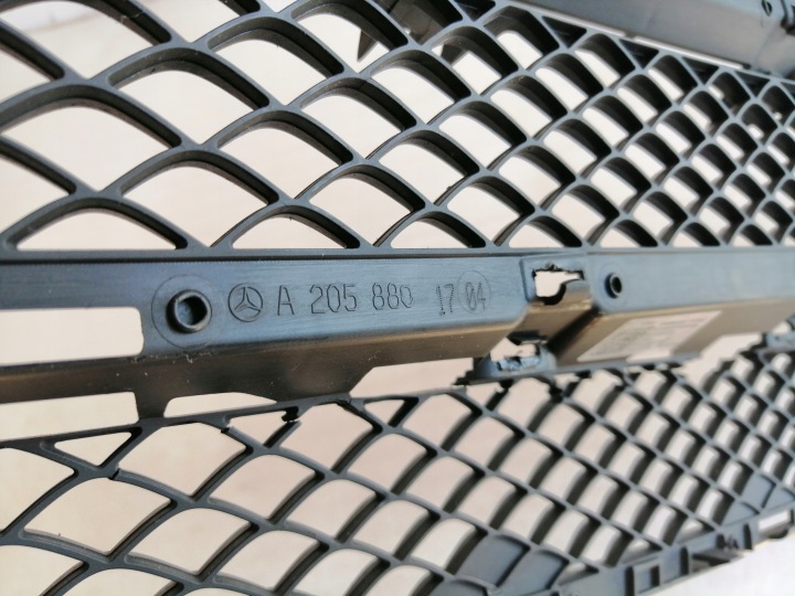 MERCEDES W205 GRILLE CALANDRE