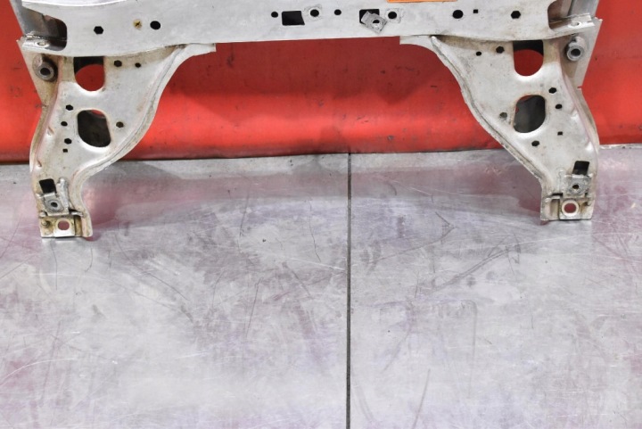 CHÂSSIS POUTRE CHÂSSIS BERCEAU AVANT BMW E90 E91 2.0I 129 KM 04-10