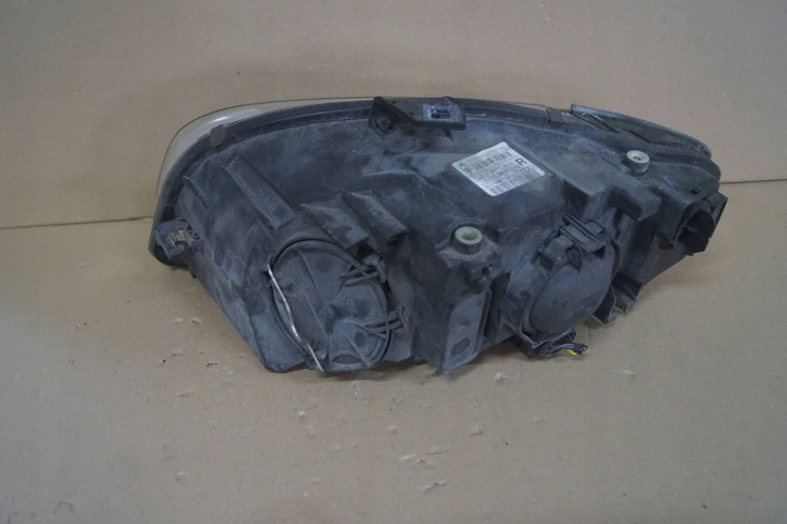 AUDI A4 B7 PHARE DROIT AVANT UK (S2791)