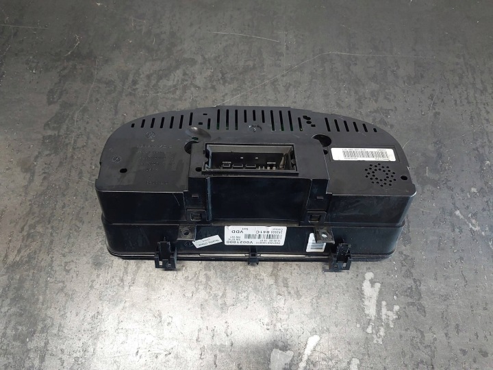 COMPTEUR COMPTEUR DE VITESSE VOLKSWAGEN CADDY III 2.0 SDI 2K0920841C