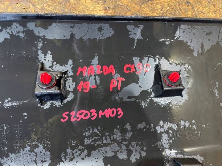 MAZDA CX30 CX-30 19- MOULURE INFÉRIEURE REVÊTEMENT SUR PORTES DROIT ARRIÈRE ARRIÈRE