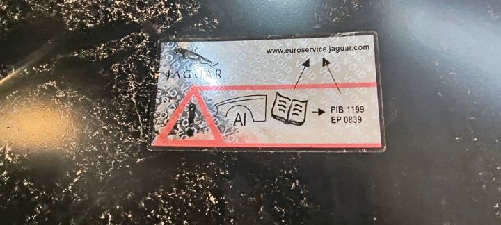 BRODERIE SEUIL AILE DROIT ARRIÈRE JAGUAR F-TYPE FTYPE X152 COUPÉ