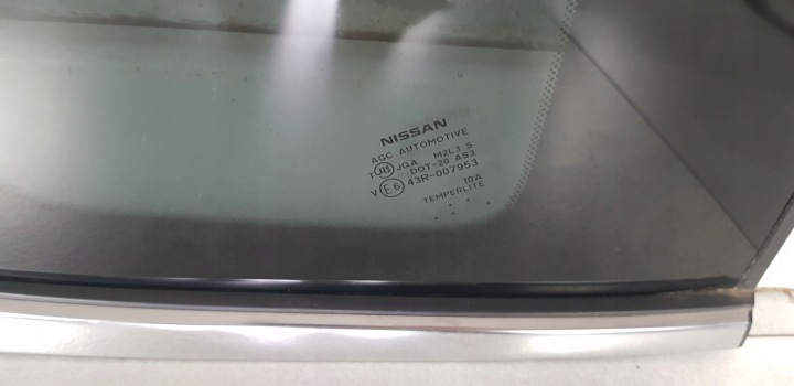 NISSAN X-TRAIL T32 VITRE CARROSSERIE DROIT ARRIÈRE