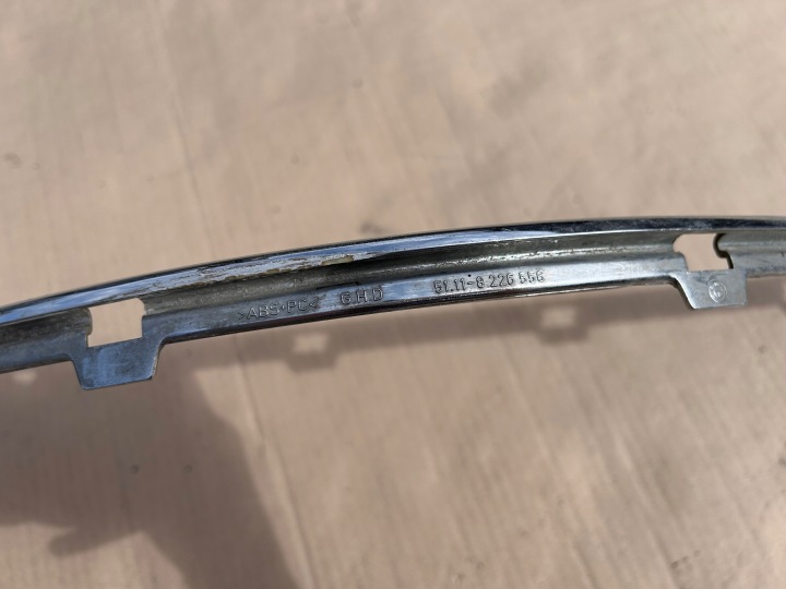 BMW E39 MOULURE PARE-CHOCS DROITE AVANT CHROME 8226556 ORIGINAL
