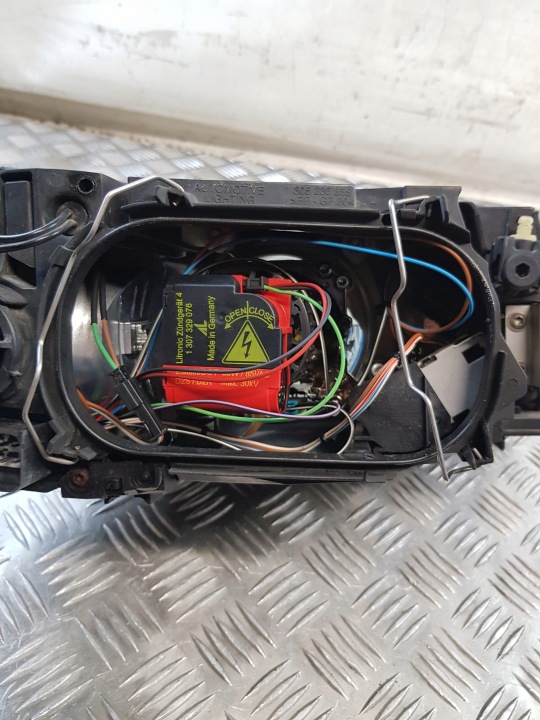 PHARE GAUCHE AVANT XÉNON 30698889 VOLVO V50 I 06R- EUROPE